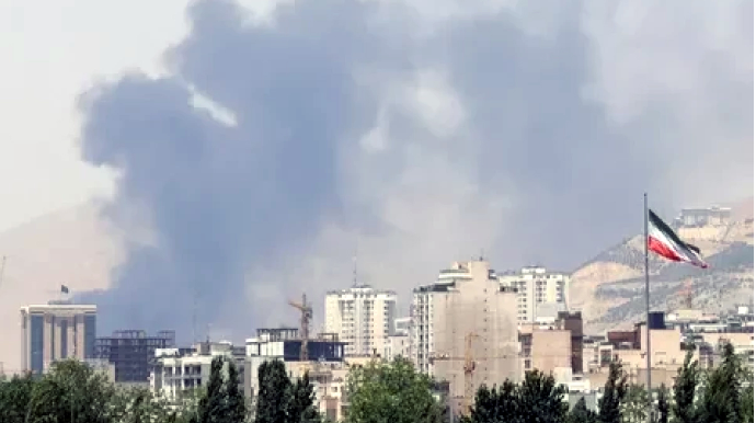 İsrail ordusu İranda neft-kimya kompleksinə zərbə endirib