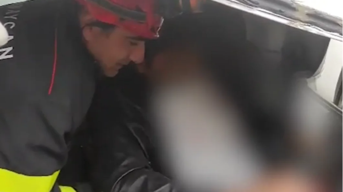 Ağsuda "Isuzu" qəzaya uğradı: Yaralı sürücünün XİLASEDİLMƏ GÖRÜNTÜLƏRİ  - VİDEO