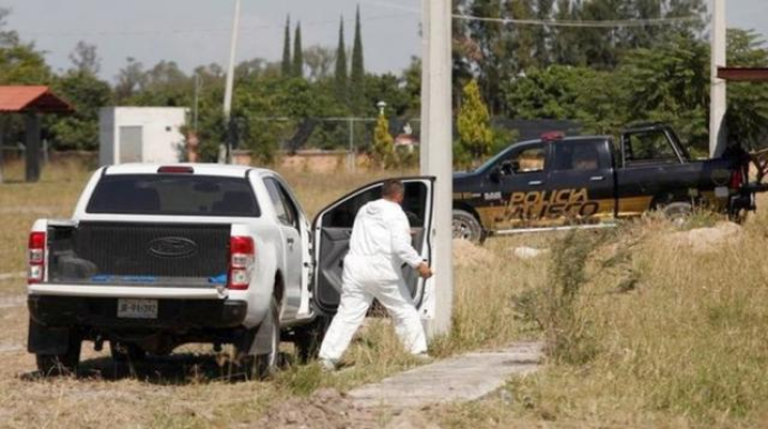 Polis iki avtomobildən 12 cəsəd aşkarladı