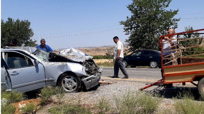 Göyçayda iki minik avtomobili toqquşub, 4 nəfər xəsarət alıb - FOTO 