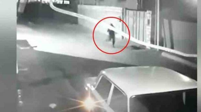 Опубликованы кадры с подозреваемыми в убийстве врача в Евлахе   - ВИДЕО