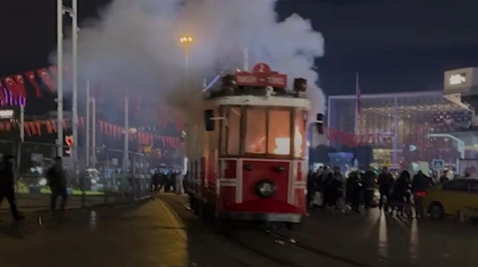 Taksimin məşhur tramvayında yanğın baş verdi 