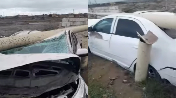 Binəqədi-Mehdiabad yolunda QƏZA: Minik avtomobili yol kənarındakı maneəyə çırpıldı - VİDEO