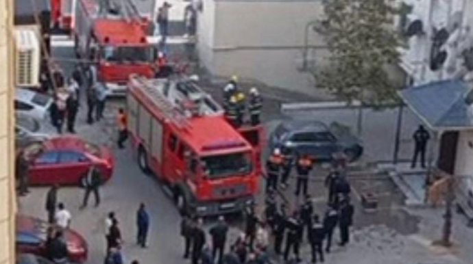 “AAAF park”da çoxmərtəbəli binada yanğın - Sakinlər təxliyə edildi - VİDEO 