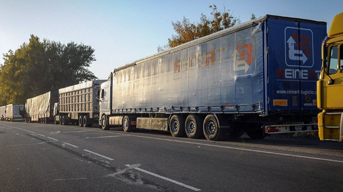 Azərbaycanda avtonəqliyyatla yük daşımaları artıb