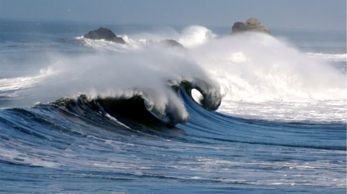 Bakıda külək güclənib, Xəzərdə dalğanın hündürlüyü 4 metrə çatıb 
