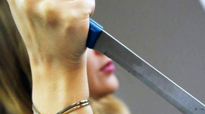 Bakıda gecə klubunda dava, 16 yaşlı qız sevgilisini bıçaqladı 