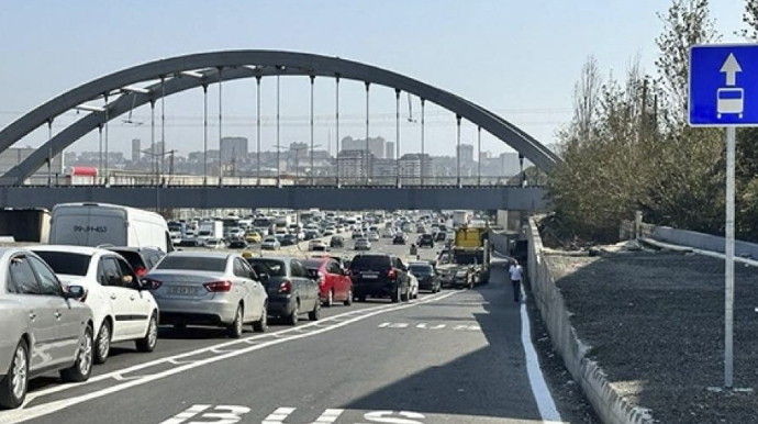 Avtobus zolağına çıxan nəqliyyat vasitələri CƏRİMƏLƏNƏCƏK 