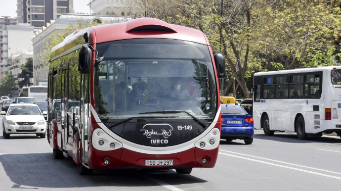 Ölkədə avtobus istifadəçilərinin sayı artıb, taksiyə minənlər azalıb 