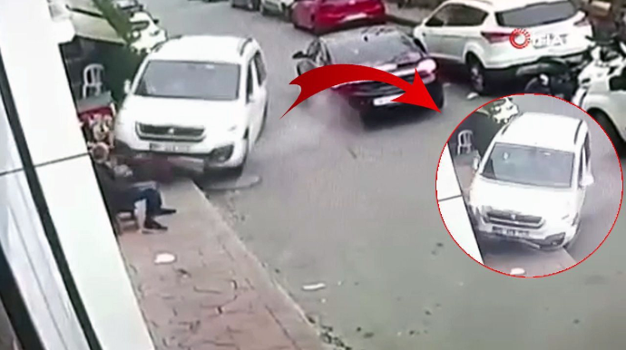 Yeniyetmə sürücü atasının maşını ilə səkidə oturan yaşlı kişini vurub öldürdü - VİDEO