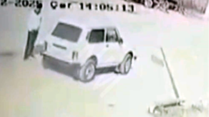 İmişlidə geriyə manevr edən “Niva” “Mercedes”lə toqquşdu - VİDEO