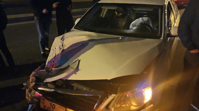 Bakıda işıqforun tələbini pozan avtomobil qəza törədib, xəsarət alanlar var - FOTO - VİDEO 