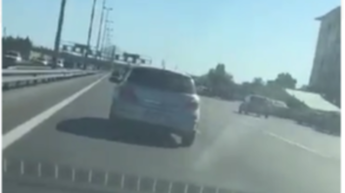 Magistral yolda tormoz verib "oyun çıxardan" sürücü  - VİDEO