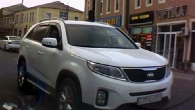 Avtomobilini "protiv" sürdü, hamını borclu çıxardı - VİDEO 