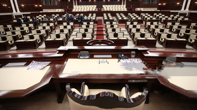 Parlament təhsil haqqı ilə bağlı məsələni qəbul etdi