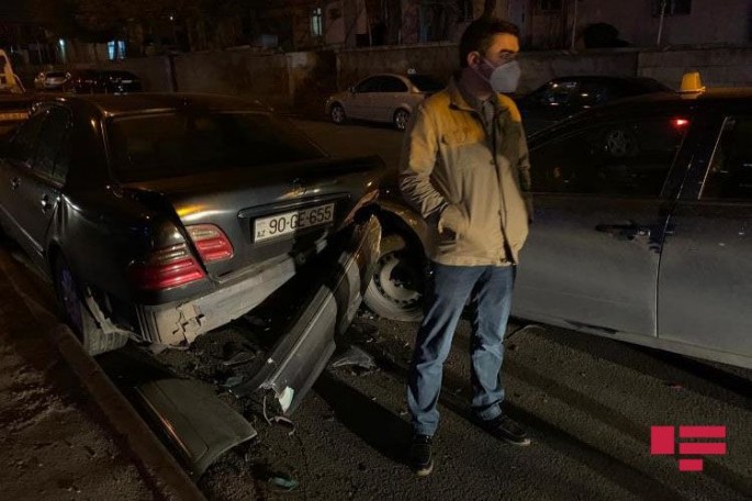 Bakıda zəncirvarı qəza zamanı beş avtomobil toqquşub  - FOTO