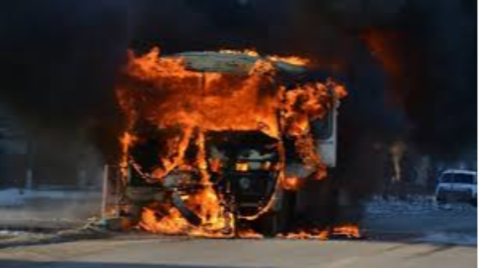 İçərisindən 30 sərnişinin olduğu avtobus qəfildən yandı - FOTO 