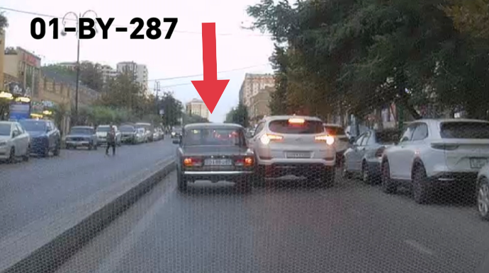 Təhlükəli ötmə edən sürücü qəzadan son anda xilas oldu  - VİDEO