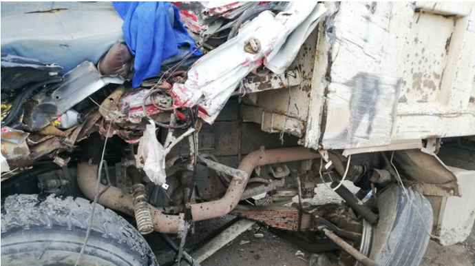 Goranboyda toqquşan yük maşınları yol infrastrukturuna ziyan vurub