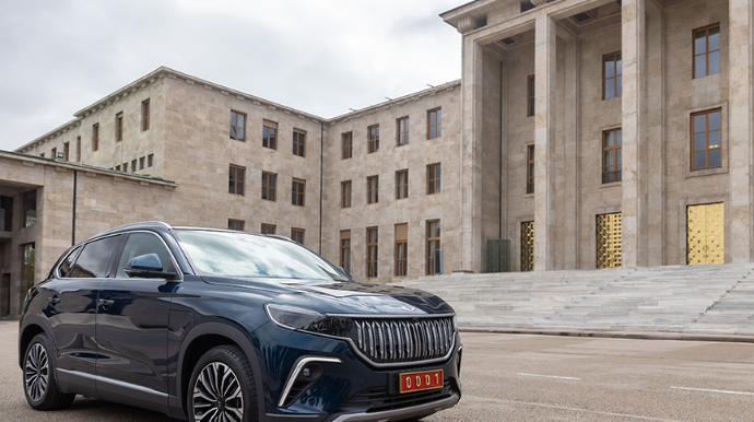 Şentop TÜRKPA spikerlərini "Togg"a mindirdi 