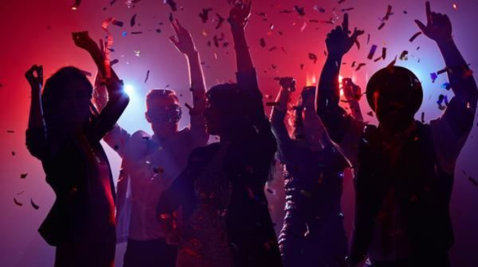 Bakıda sərt karantin rejimində ad günü keçirdilər  - VİDEO