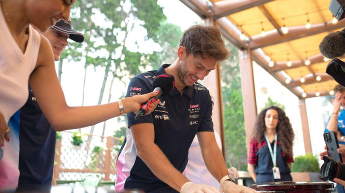 "Formula-1" pilotları Bakıda qutab bişirdilər - FOTOLAR 