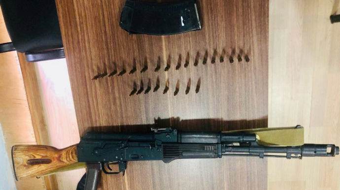 Tikintidə tapılan avtomat polisə təhvil verildi - FOTO 