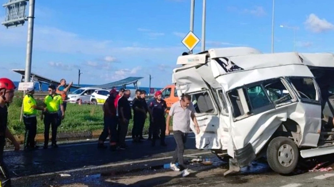 Ağır yol qəzası olub, 15 nəfər xəsarət alıb 
