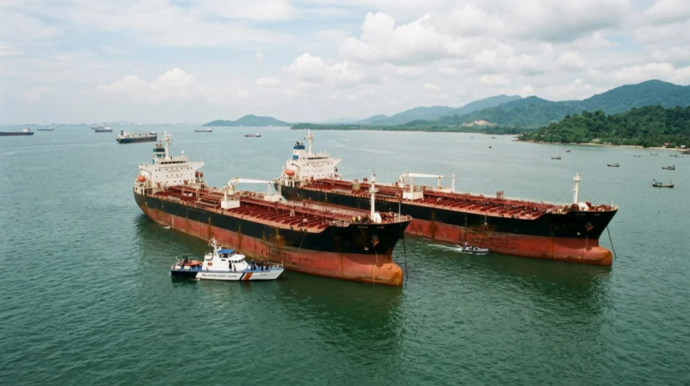 Malayziyada iki neft tankeri və gəmi heyəti saxlanıldı - Aralarında Rusiya vətəndaşları da var 