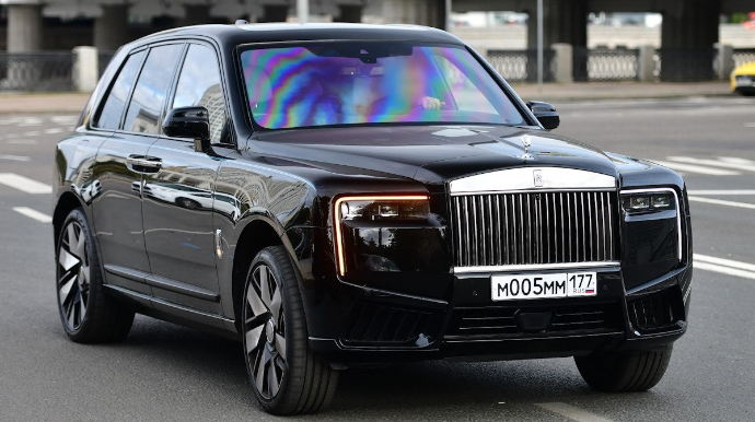 Rusiyada təzad: Premium avtomobillər daha çox alınır 