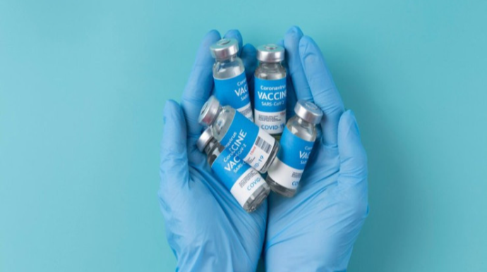 62 yaşlı kişi COVID-ə qarşı 217 DƏFƏ PEYVƏND OLUNDU 