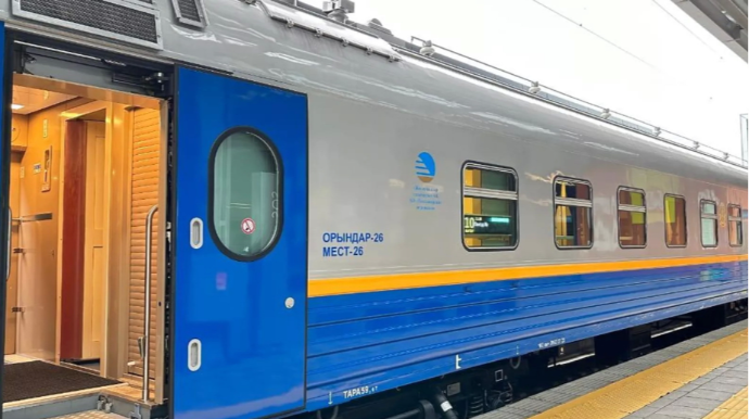 В Казахстане запущен пилотный проект Starlink в пассажирском поезде 