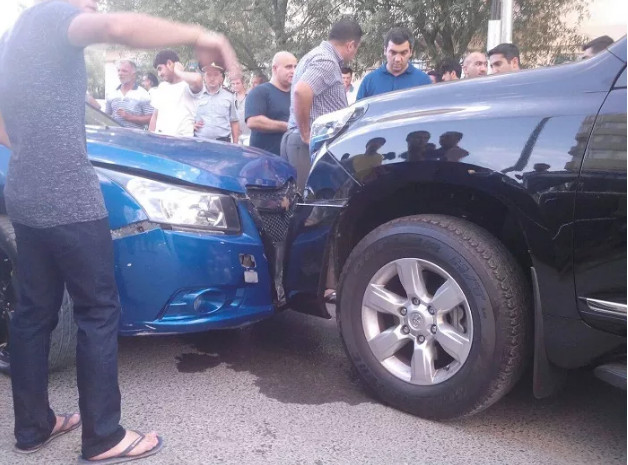 İcra başçısının rəis oğlunun “Land Gruiser”i qəzaya düşdü - FOTOLAR