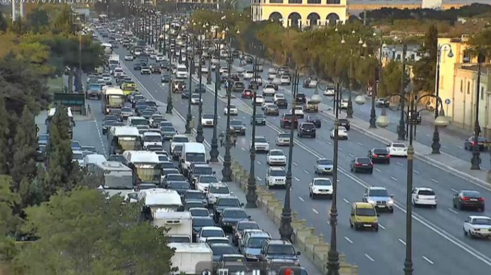 Bakının bir neçə küçə və prospektində nəqliyyat sıxlığı müşahidə olunur  - FOTO