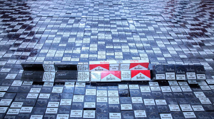 В Баку обнаружены сигареты без акцизных марок на сумму 267 тысяч манатов,  арестованы 3 человека - ФОТО