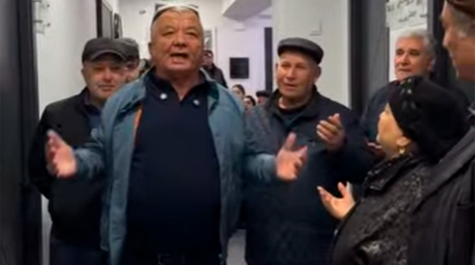 Altmış manata əl enerjisi ilə “müalicə” edən özbək “həkim” həbs edildi - VİDEO 