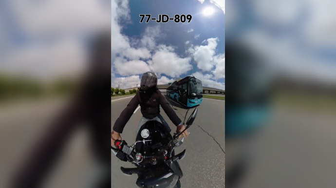 Özünü "avtoş" kimi aparan avtobus sürücüsü təhlükə törətdi - VİDEO