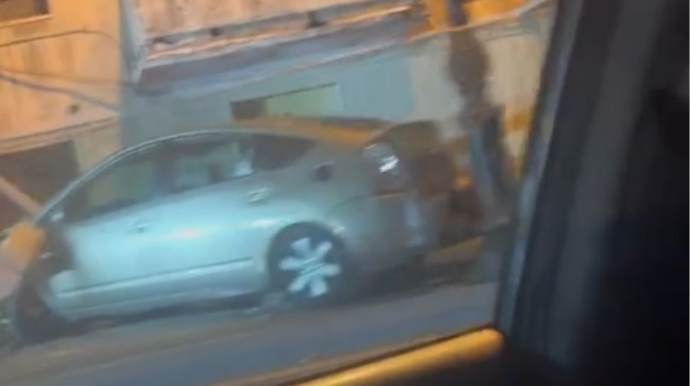 Bakıda “Toyota Prius” işıq dirəyinə çırpıldı   - VİDEO