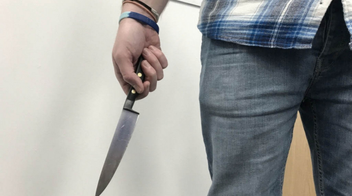 Gəncədə 27 yaşlı kişi bıçaqlanıb 