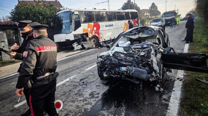 Minik avtomobili məktəbli avtobusu ilə toqquşdu – Ölən və xəsarət alanlar var 