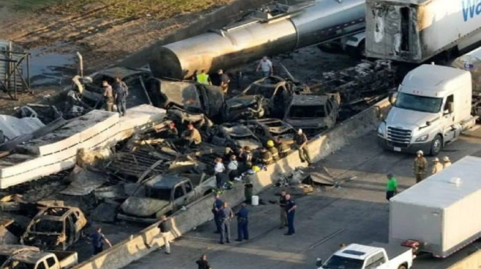 ABŞ-da yol qəzasında səkkiz nəfər ölüb