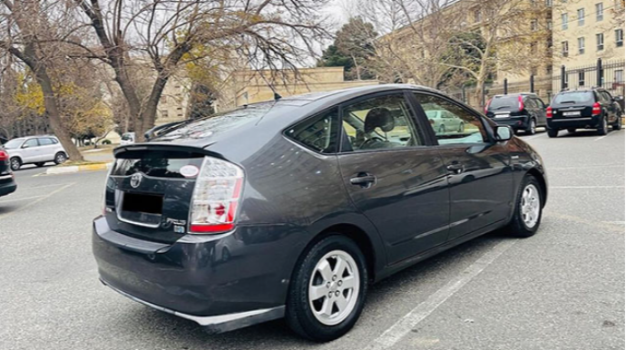 “Prius”la 50 yaşlı kişini vurub öldürdü 