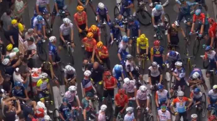 Selfi “Tour de France”da kütləvi qəzaya səbəb oldu   - FOTO