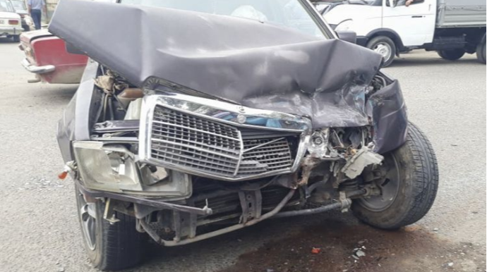 В Товузе столкнулись два автомобиля,  есть пострадавший - ФОТО