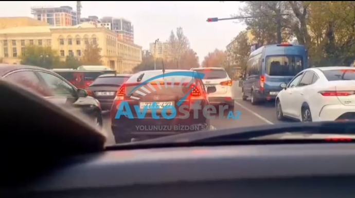 Bu küçədə işıqfora diqqət edin; 100 manat cərimələnə bilərsiz - SÜRÜCÜLƏRƏ ÇAĞIRIŞ - VİDEO 