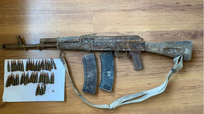 Qanunsuz saxlanılan silah-sursat götürüldü