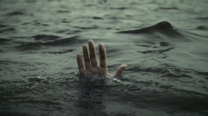 Dənizdə batan uşağı xilas edən 11 nəfər boğuldu