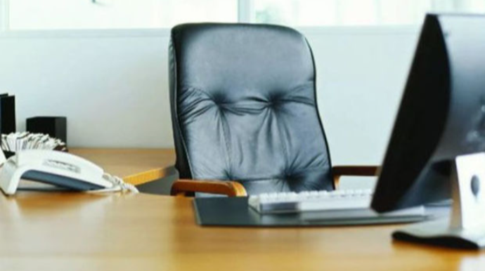 Direktor həyat yoldaşını özünə müavin təyin etdi