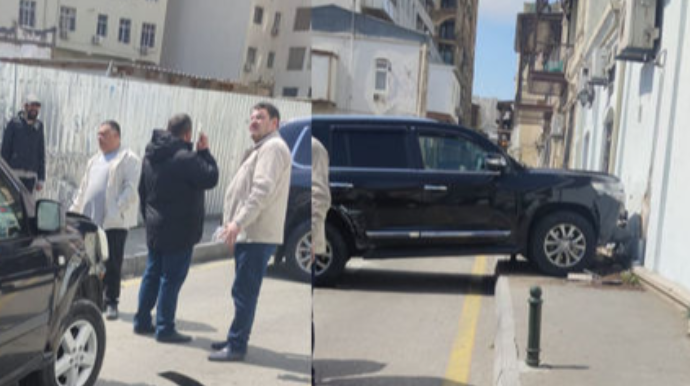 Paytaxtda qəza:  Toqquşan avtomobillərdən biri divara çırpıldı - FOTO 