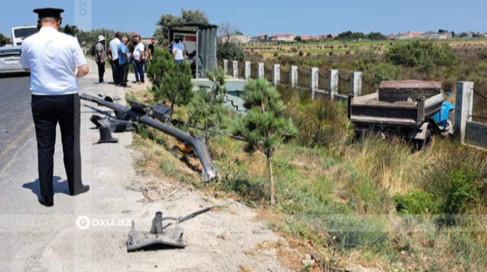 Maştağa yolunda "ZiL" dərəyə aşdı   - FOTO